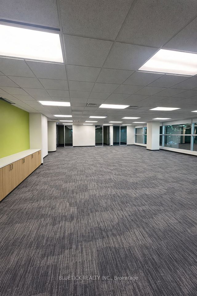 5500 North Service Road 202, Burlington, ON L7L 6W6