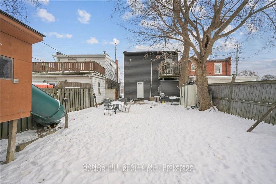 929 Lakeshore Road, Mississauga, ON L5E 1E3