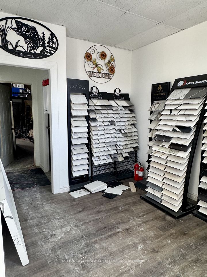 1635 Sismet Road Unit 8, Mississauga, ON L4W 1W5