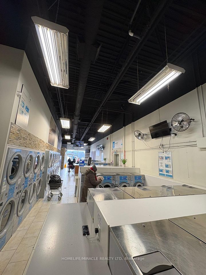 6210 Finch Avenue, Toronto W10, ON M9V 0A1