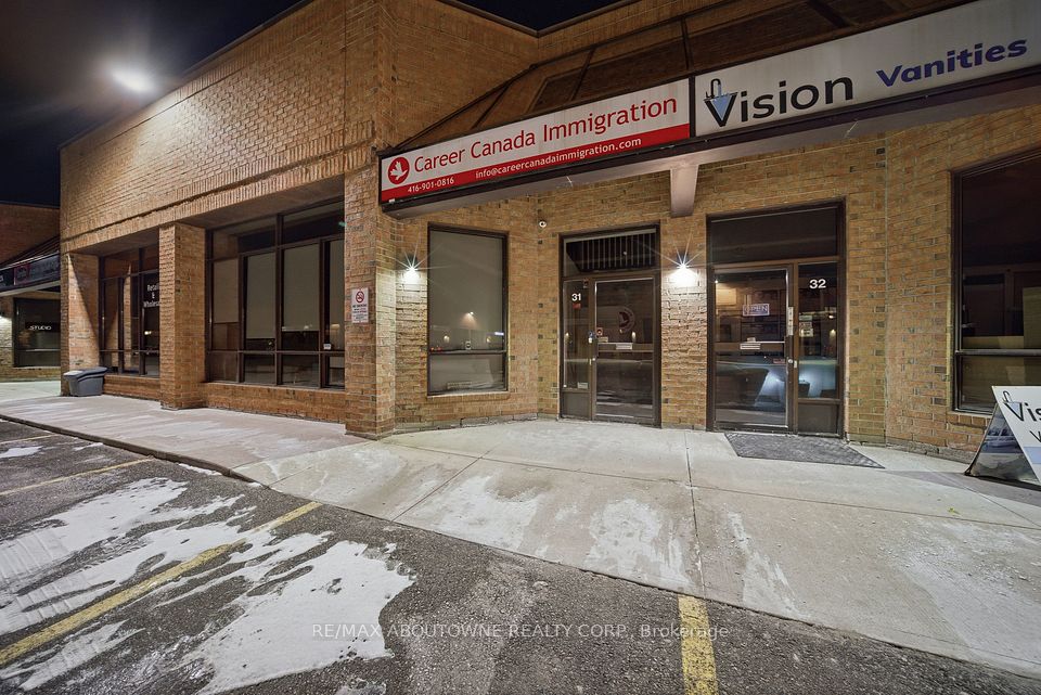 775 Pacific Road 31, Oakville, ON L6L 6M4