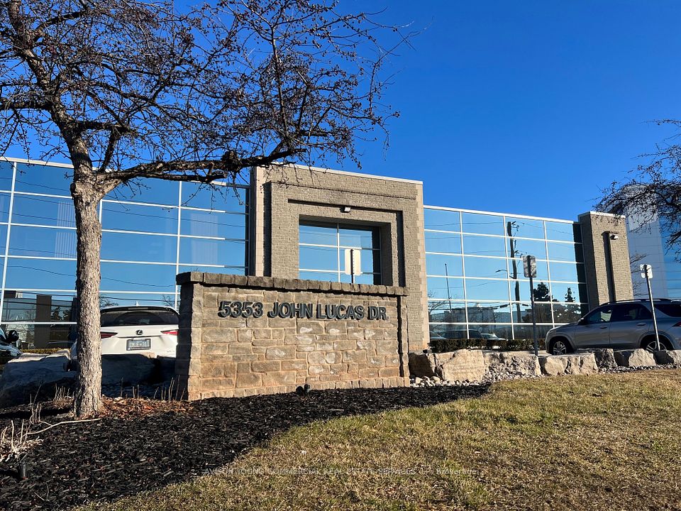 5353 John Lucas Drive 105, Burlington, ON L7L 6G5