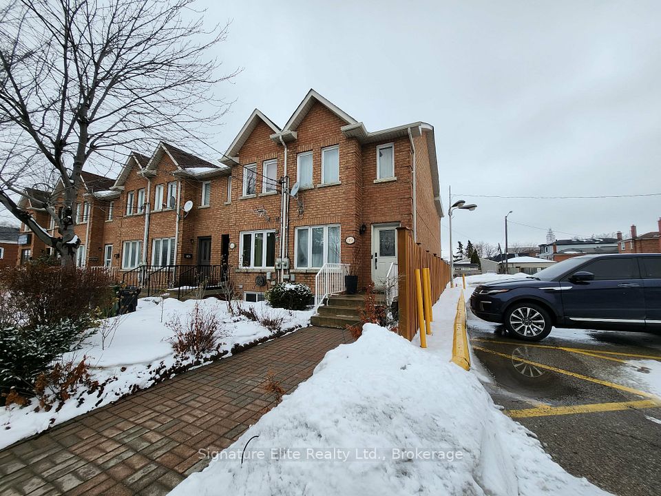 2138 Eglinton Avenue W, Toronto W04, ON M6E 2K8