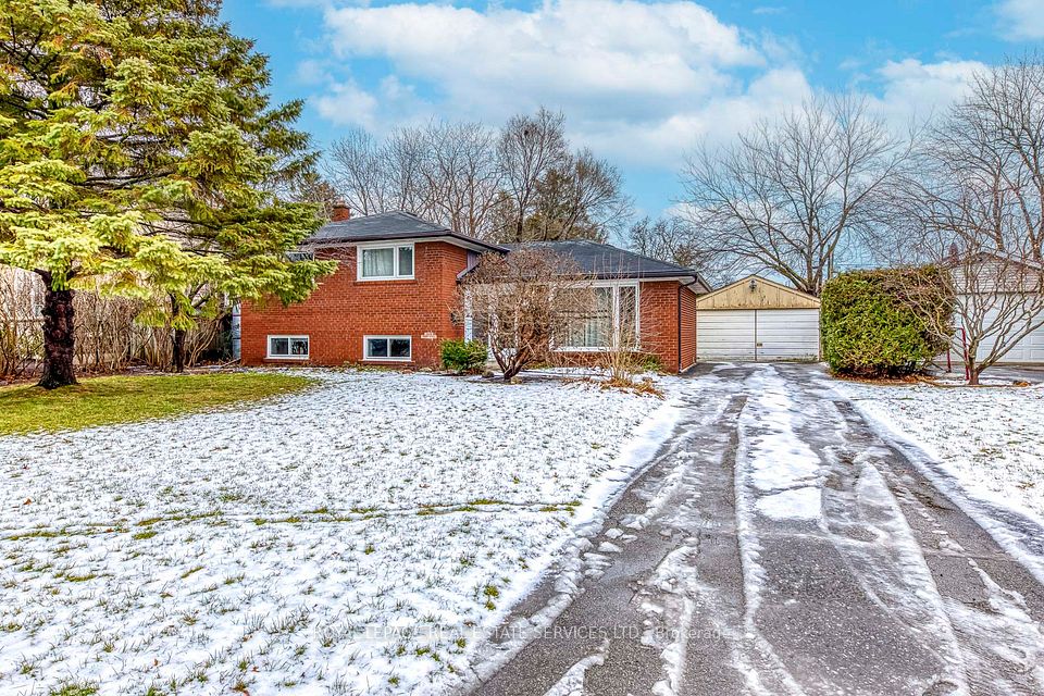Detached at 2420 Raymore Drive, Burlington, ON L7R 2B3, Burlington