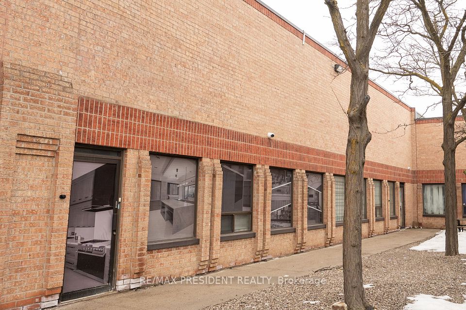 173 Advance Boulevard 27, Brampton, ON L6T 4Z7