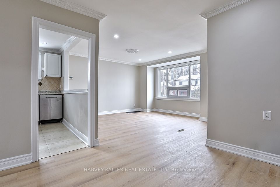 1239 Jane Street, Toronto W04, ON M6M 4X9