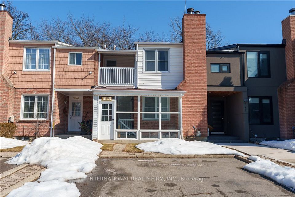 Att/Row/Townhouse at 1029 Zante Crescent, Mississauga, ON L5J 4M6, Mississauga