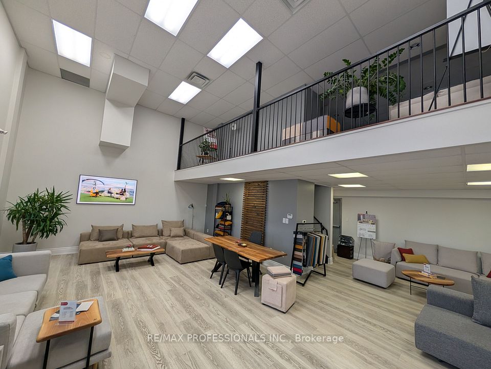 1571 The Queensway Avenue C, Toronto W08, ON M8Z 1T5