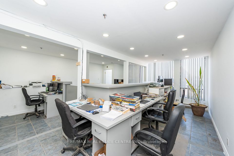 7171 Torbram Road 11, Mississauga, ON L4T 3W4