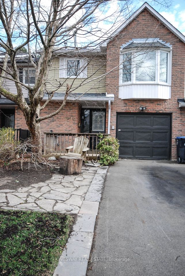 Att/Row/Townhouse at 1009 Raintree Lane, Mississauga, ON L5H 3Y5, Mississauga