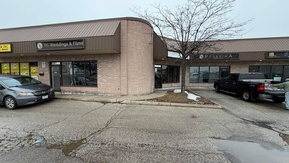 18 Strathearn Avenue A-South Unit 31-33, Brampton, ON L6T 4X8