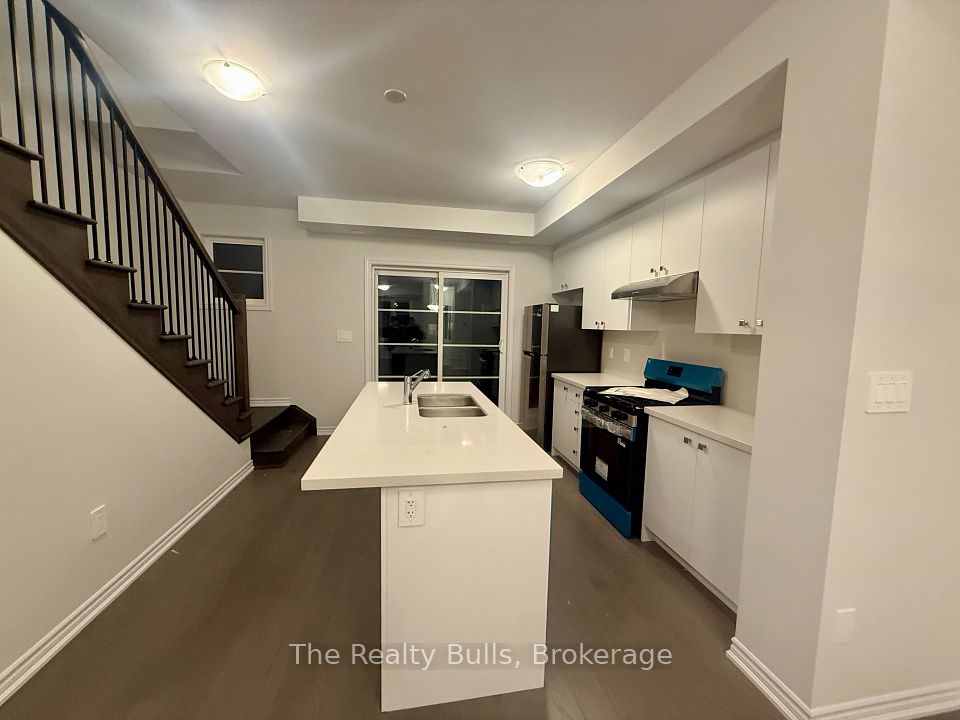 Att/Row/Townhouse at 5886 Saigon Street E, Mississauga, ON L5V 0E9, Mississauga