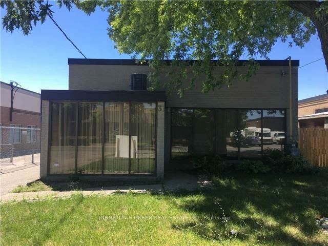 31 Jutland Road, Toronto W08, ON M8Z 2G6