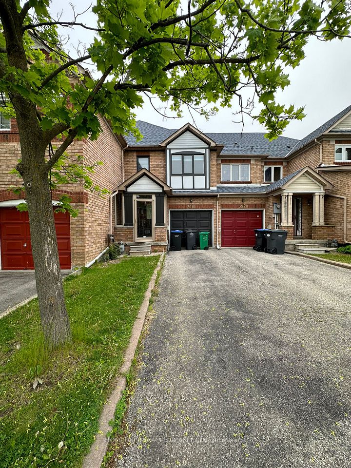Att/Row/Townhouse at 3918 Zenith Court, Mississauga, ON L5N 7H7, Mississauga