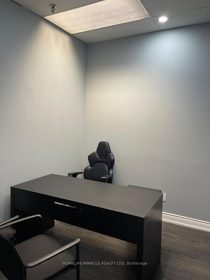 2359 NW RoyalWindsor Drive 211-E, Mississauga, ON L5J 4S9