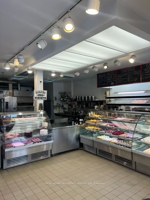 184 Lakeshore Road E, Oakville, ON L6J 1H6