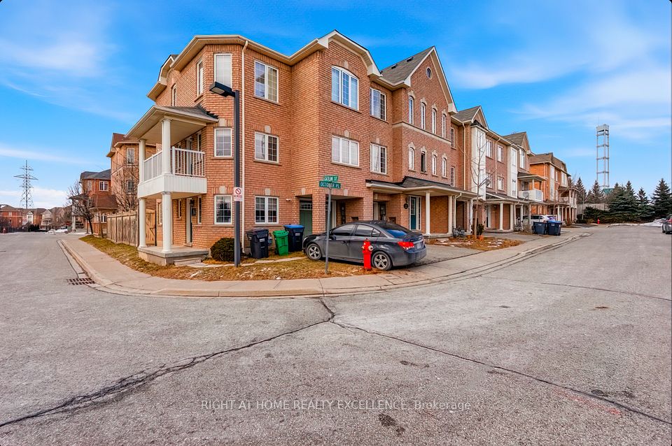 Att/Row/Townhouse at 33 October Place, Brampton, ON L6Y 0R6, Brampton