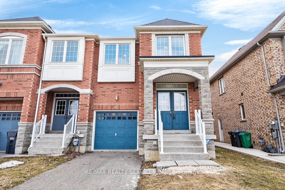 Att/Row/Townhouse at 39 Lorenzo Circle, Brampton, ON L6R 3N4, Brampton