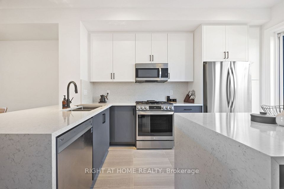 Att/Row/Townhouse at 10 Lunar Crescent 21, Mississauga, ON L5M 2P6, Mississauga