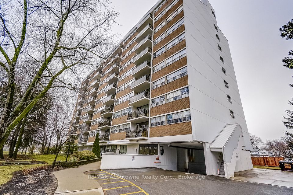 Condo Apartment at 212 Kerr Street 401, Oakville, ON L6K 3B1, Oakville