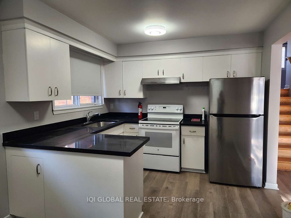 Detached at 2143 Linby Street UPPER, Mississauga, ON L4Y 1V6, Mississauga