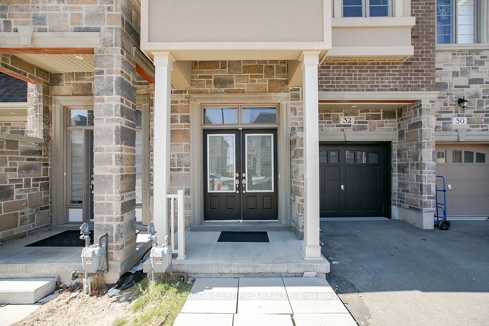 Att/Row/Townhouse at 32 Dalbeattie Drive, Brampton, ON L6Y 6H6, Brampton