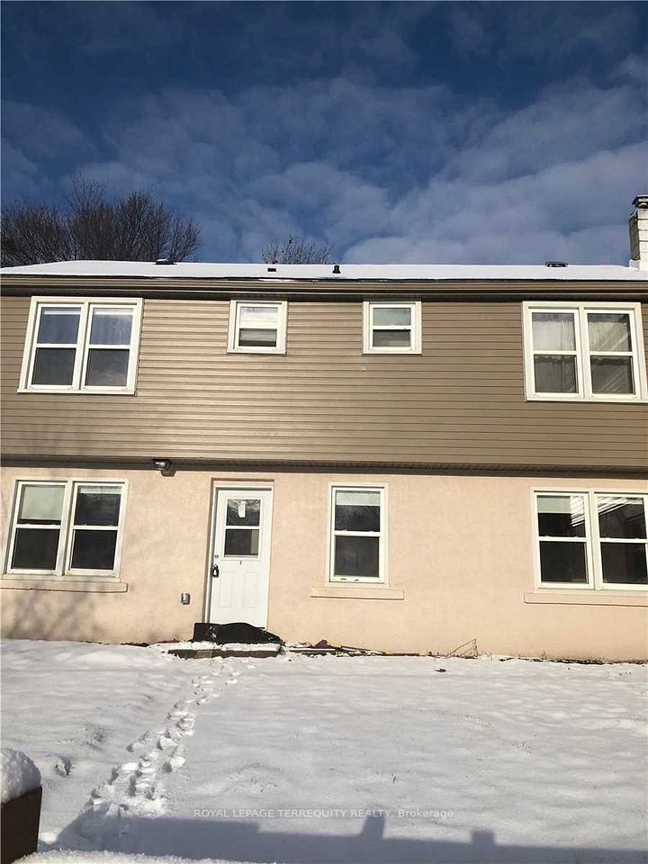 Detached at 15 John Street 4, Halton Hills, ON L7G 2J6, Halton Hills