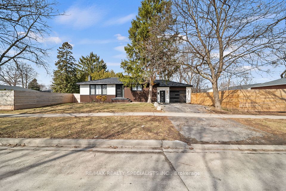 Detached at 5361 Bromley Road, Burlington, ON L7L 3G6, Burlington
