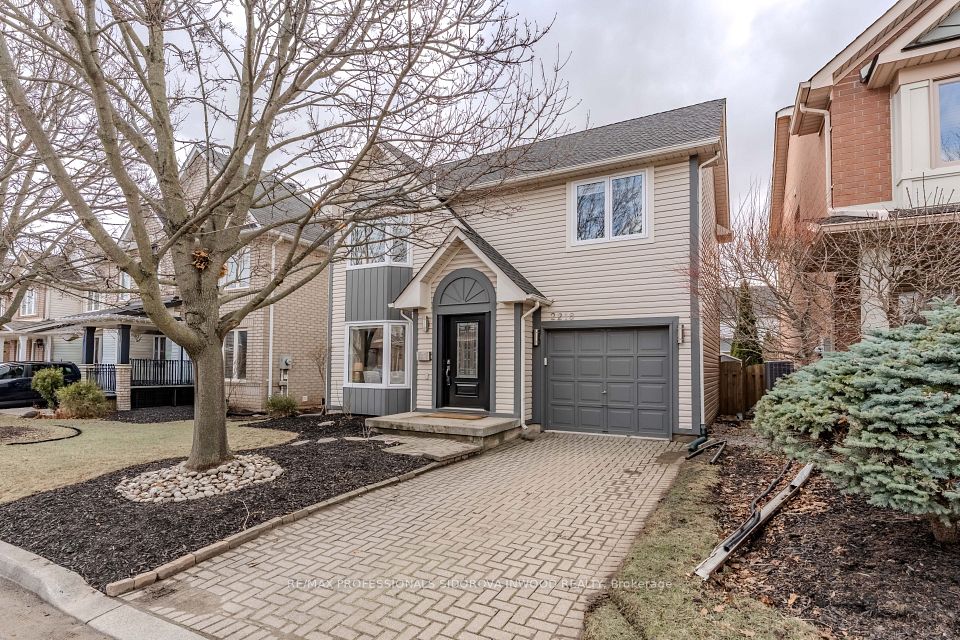 Detached at 2218 Bluegrass Lane, Burlington, ON L7L 6L5, Burlington