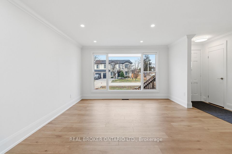 Detached at 1020 Kent Avenue, Oakville, ON L6H 1Z6, Oakville