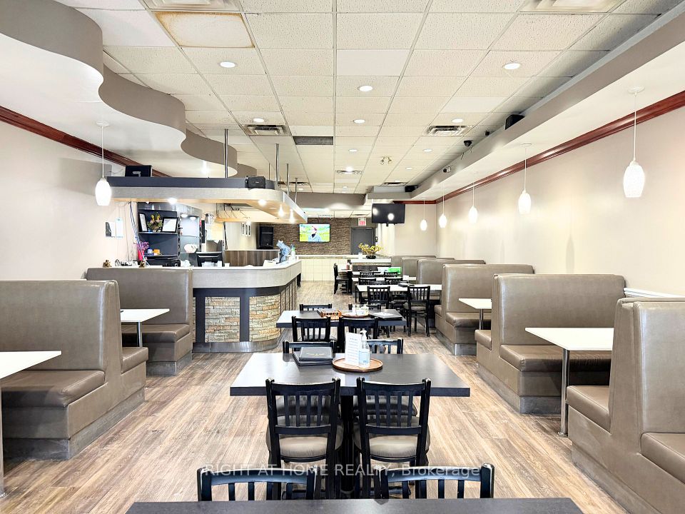 2437 Finch Avenue W 9, Toronto W05, ON M9M 2E7