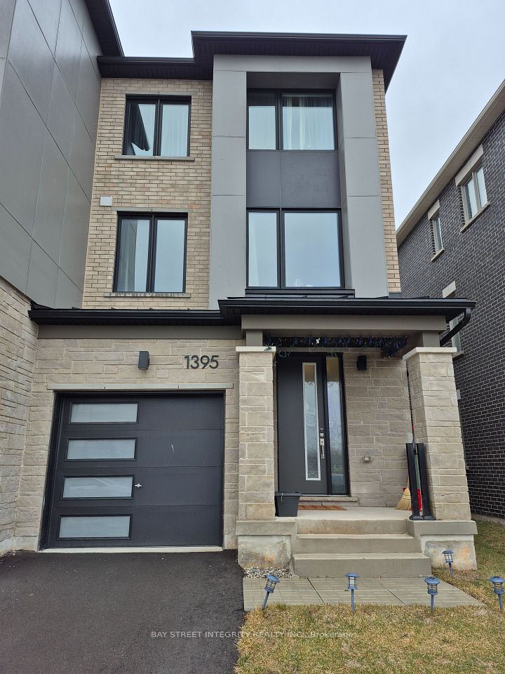 Att/Row/Townhouse at 1395 Shevchenko Boulevard, Oakville, ON L6M 5P3, Oakville