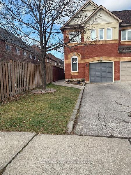 Att/Row/Townhouse at 3819 Allcroft Road, Mississauga, ON L5N 7E1, Mississauga