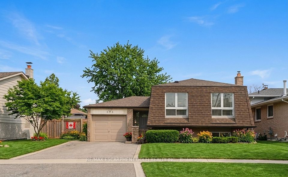 Detached at 676 Woodview Road, Burlington, ON L7N 3A5, Burlington