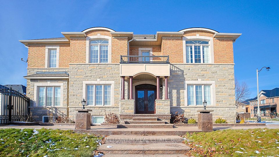 Detached at 24 Prince Edward Boulevard, Brampton, ON L6P 2N8, Brampton