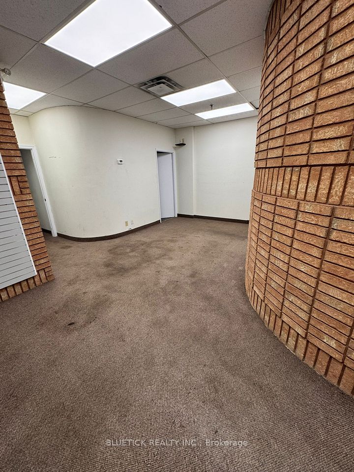 12 Bram Court 19, Brampton, ON L6W 3R6