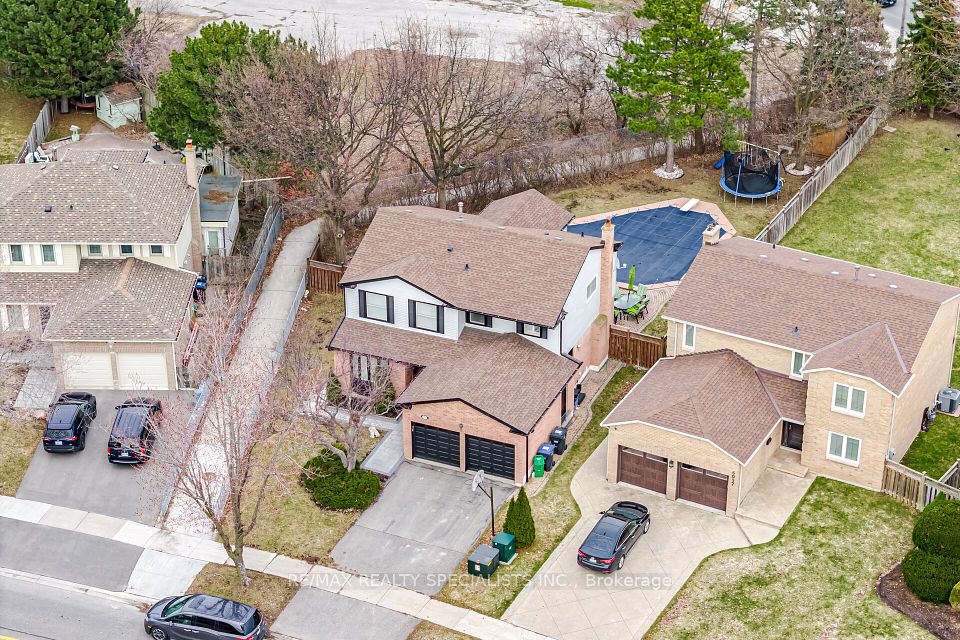 Detached at 6101 Edenwood Drive, Mississauga, ON L5N 2Y6, Mississauga