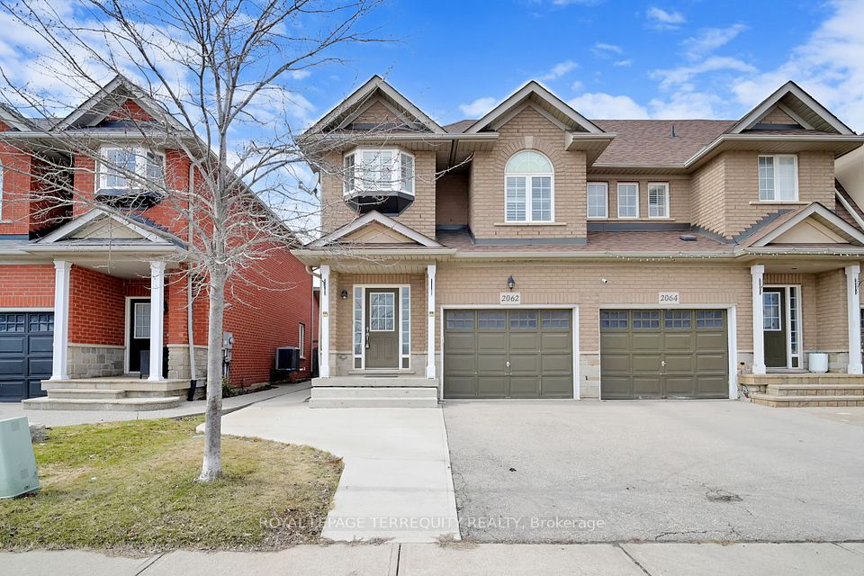 2062 Redstone Crescent, Oakville, ON L6M 5B1