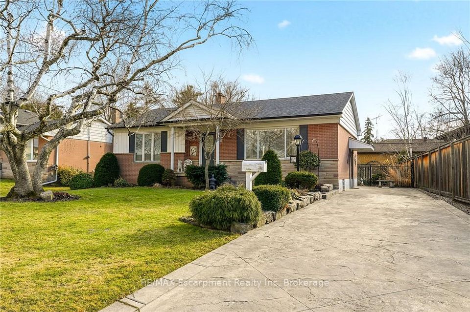 Detached at 252 Hammersmith Court, Burlington, ON L7L 4N7, Burlington