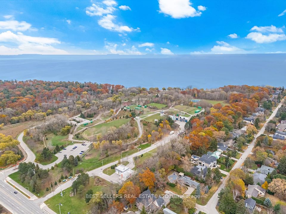 Detached at 898 Parkland Ave Avenue, Mississauga, ON L5H 3H1, Mississauga