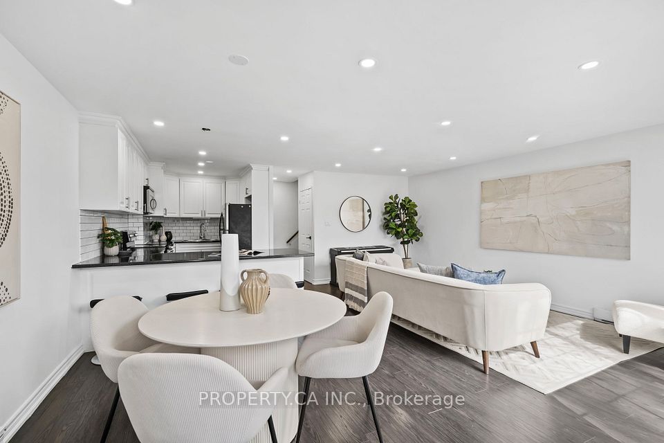 Condo Townhouse at 1055 Dundas Street E 179, Mississauga, ON L4Y 3X6, Mississauga