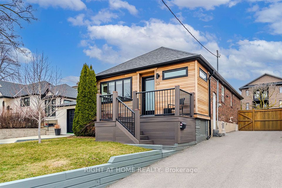 17 Claybrooke Street, Toronto W04, ON M6M 3P6
