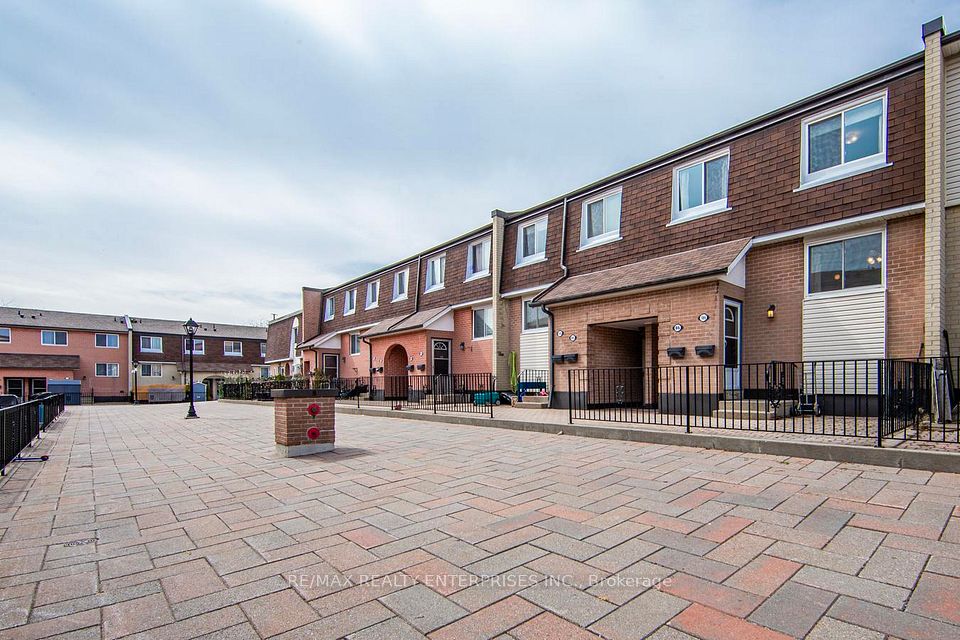 Condo Townhouse at 2170 Bromsgrove Road 186, Mississauga, ON L5J 4J2, Mississauga