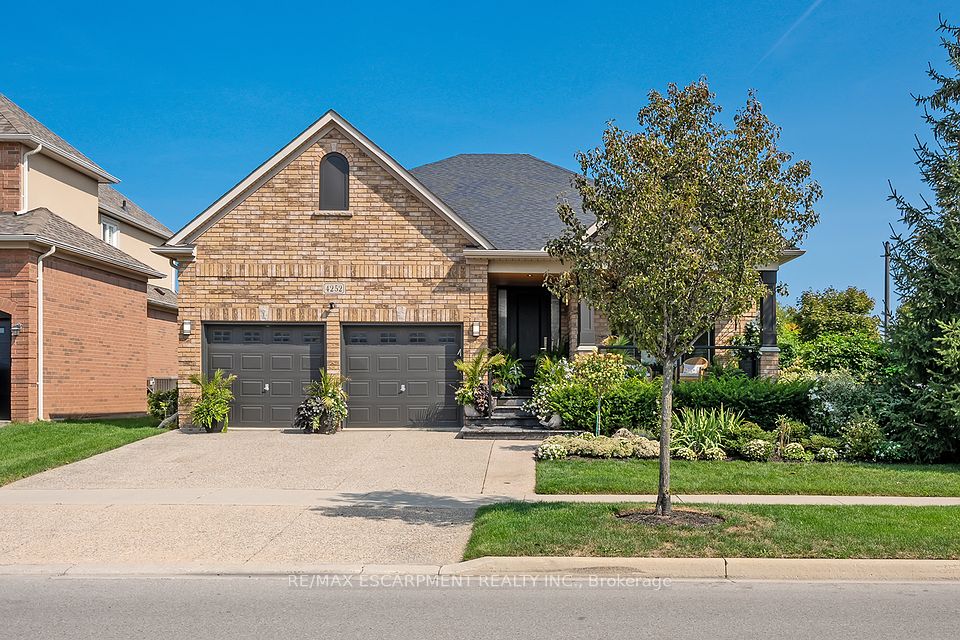 Detached at 4252 Sarazen Drive, Burlington, ON L7M 4Z2, Burlington