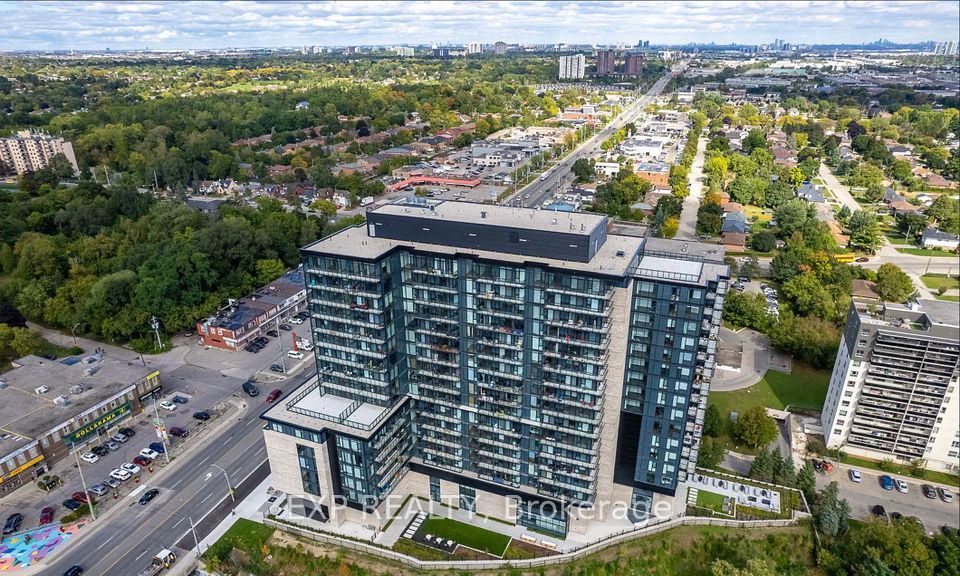 Condo Apartment at 86 Dundas Street E 720, Mississauga, ON L5A 1W4, Mississauga