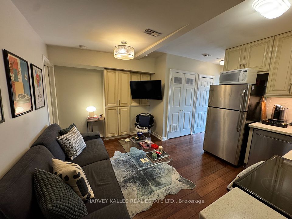 Upper Level at 904 Bloor Street W 3rd, Toronto W02, ON M6H 1L1, Toronto W02