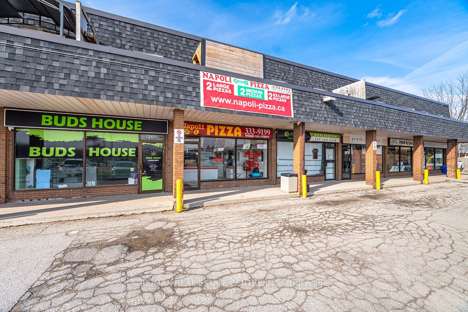 5291 Lakeshore Road, Burlington, ON L7L 1C7