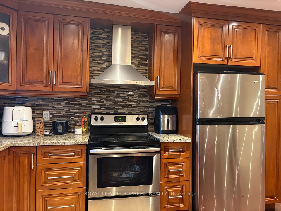 529 Rogers Road S, Toronto W03, ON M6M 1B4