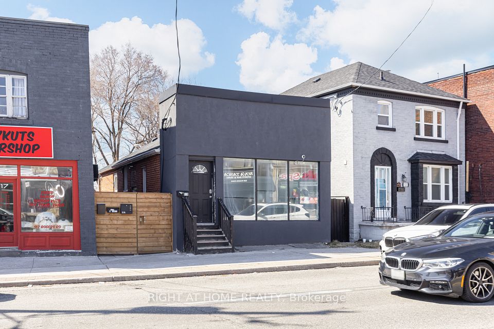 519 Rogers Road, Toronto W03, ON M6M 1B4