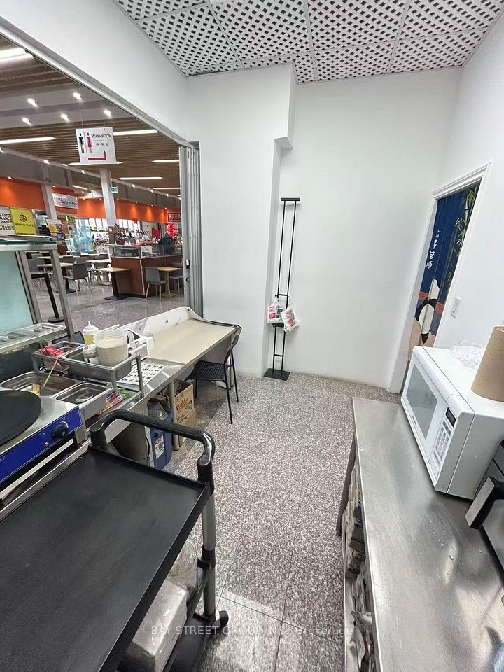 1000 Burnhamthorpe Road W 14, Mississauga, ON L5C 2S4